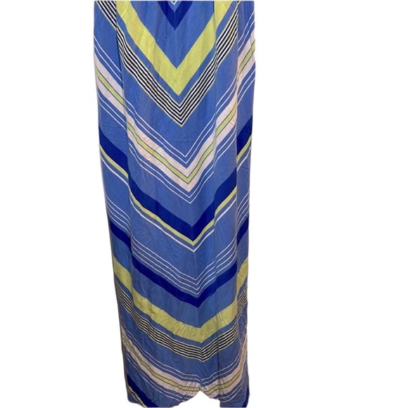 Old Navy Maternity Maxi Dress - Picture 3 of 6